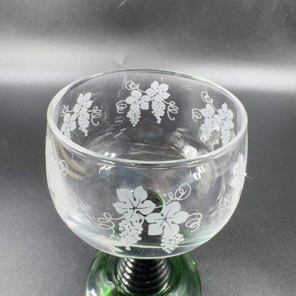 1970s Luminarc Roemer Green Beehive Stem Wine Glasses France Etched Grape Set 2 - Picture 9 of 10